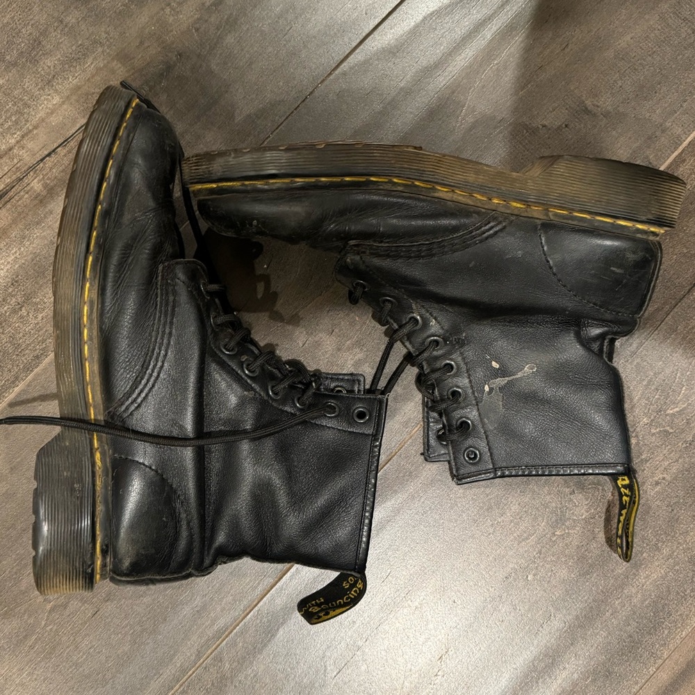 WORN Dr martens